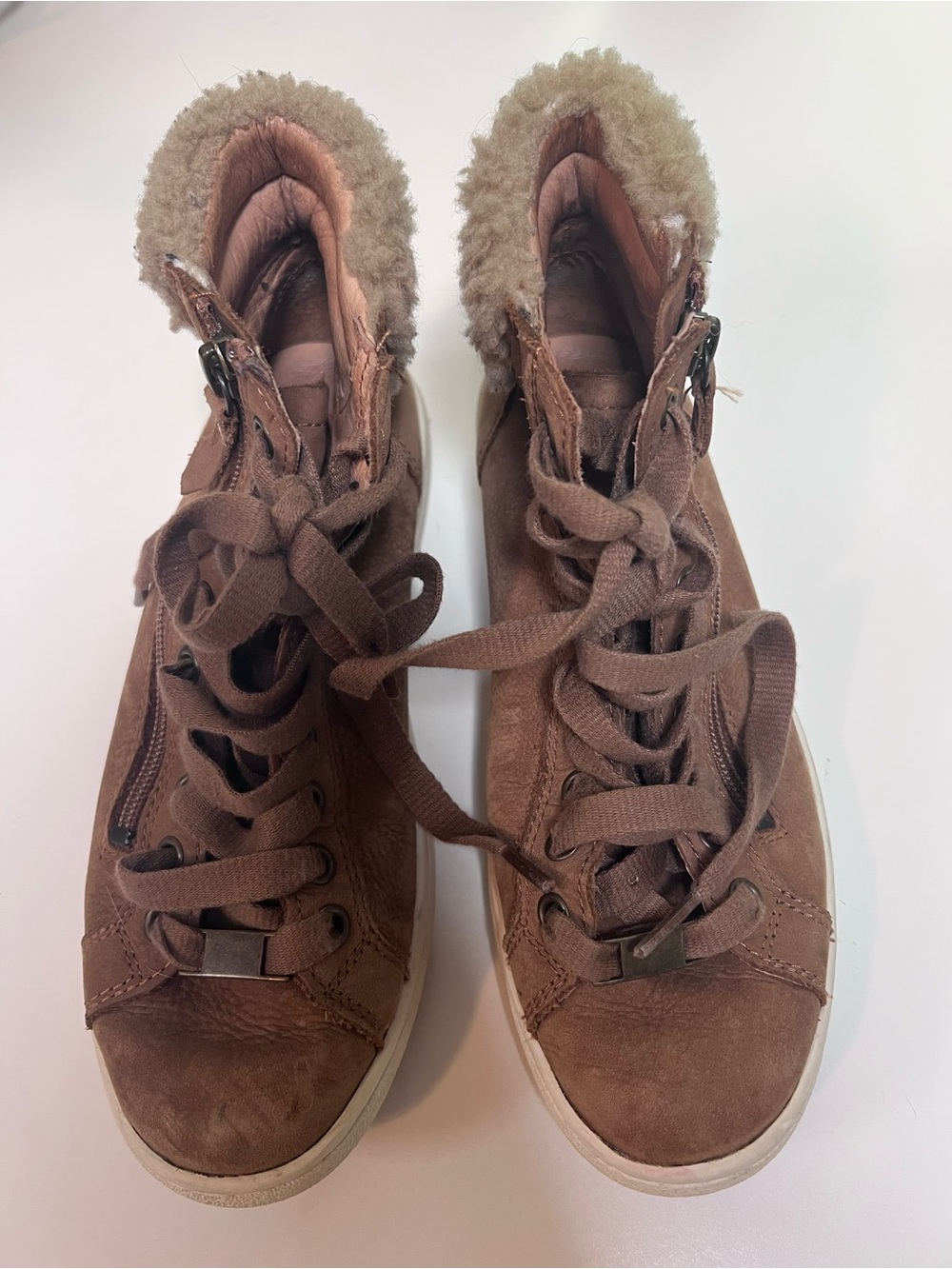 UGG Women’s Lace Up High Top Suede Sneakers Shearling Lined Ankle Size 6.5